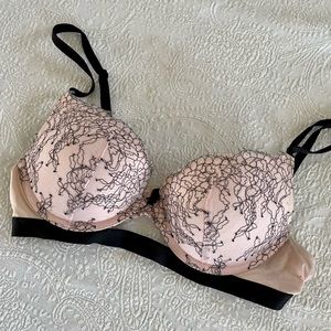 34B Victoria’s Secret bra